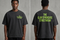 Charcoal/svart C.L.A.V Syndicate-T-shirt på modell, närbild fram och bak med neongrön text